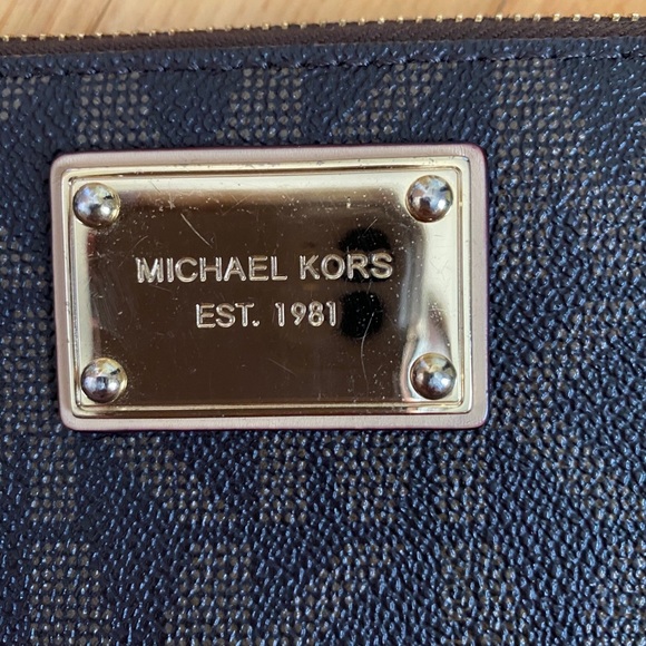 Michael Kors wallet - Picture 2 of 4